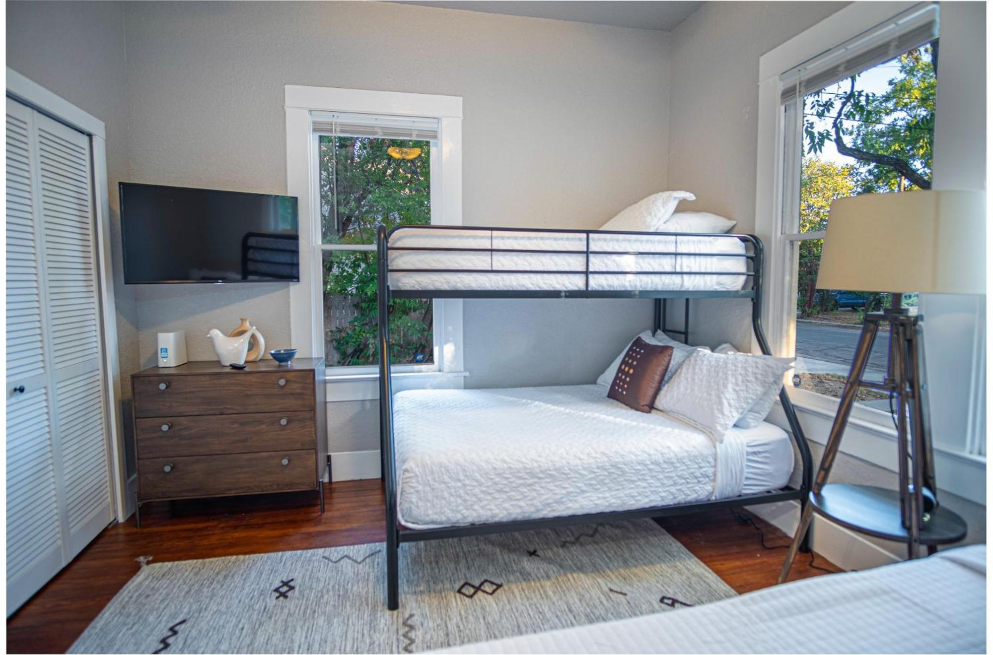 Chic Downtown Farmhouse With Garden And Bbq Grill San Antonio Exteriör bild